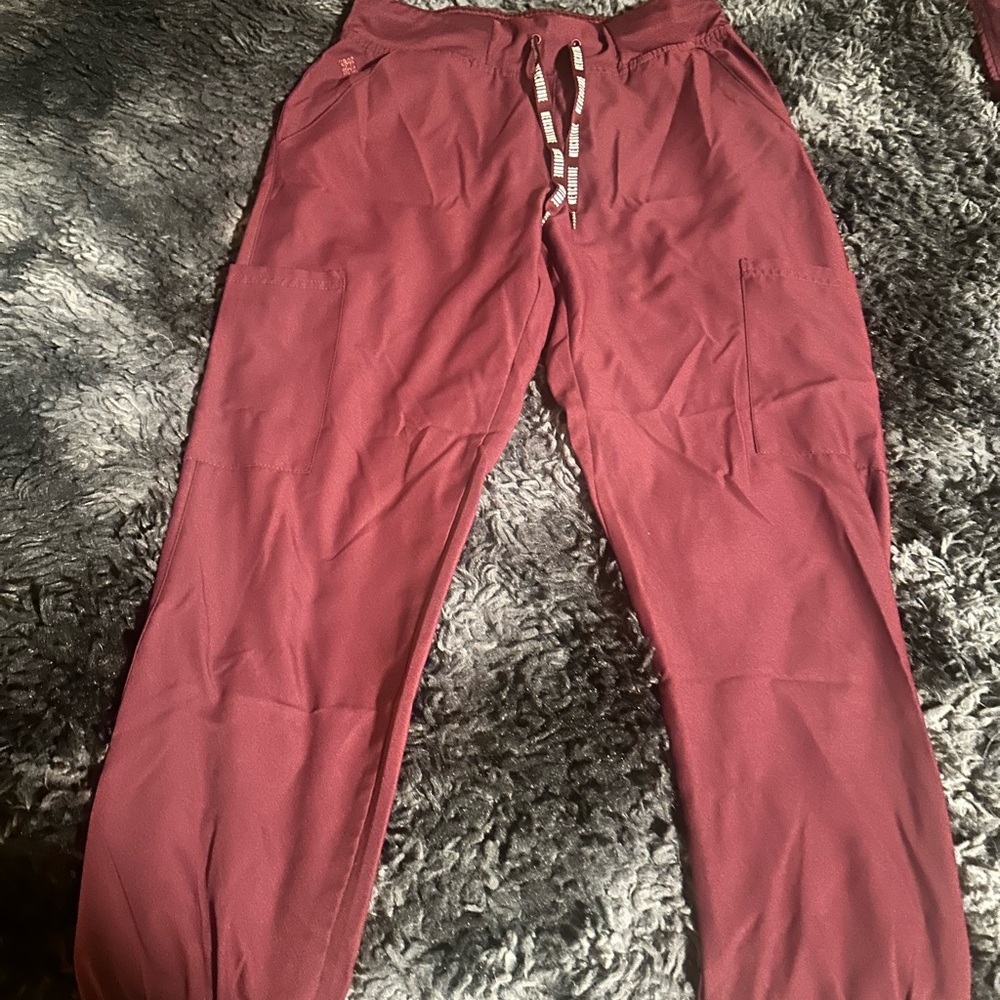 Insight MedCouture Maroon Jogger Scrub Pants Small